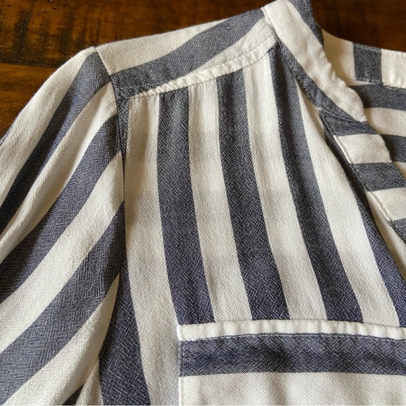 A.N.A. A New Approach Women PS Blouse V-Neck Roll Tab Sleeve 100% Rayon Striped - Picture 3 of 5